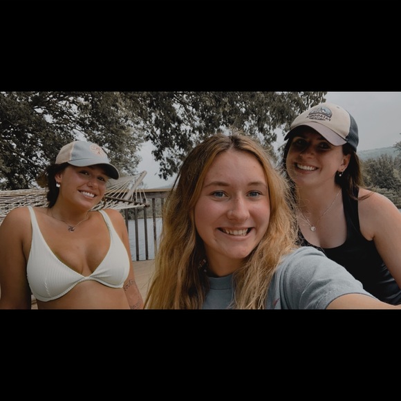 Meet your Posher, Bryn - Picture 3 of 4